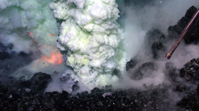 Photo d'un volcan sous-marins en immersion